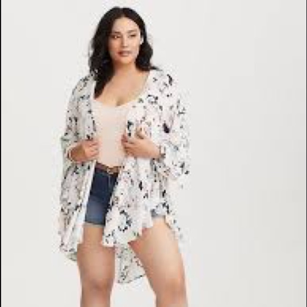 IVORY FLORAL SHIRTTAIL GEORGETTE KIMONO